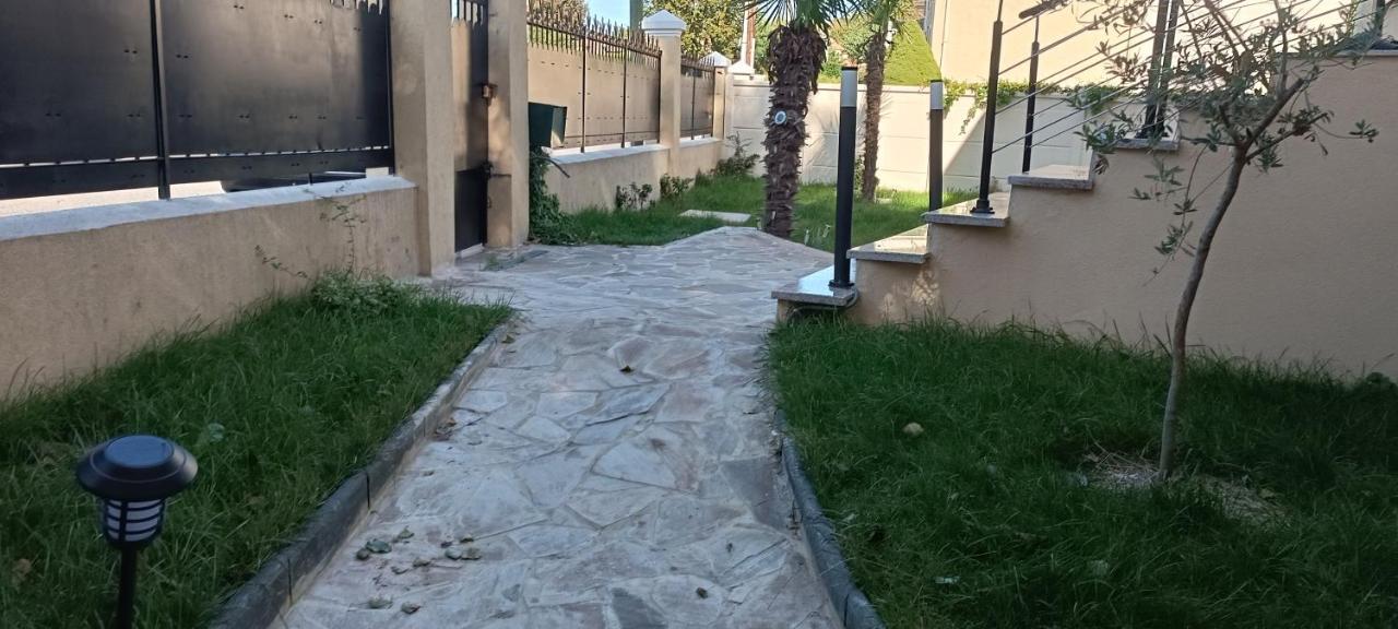 Maison Elegante Et Spacieuse Écouen Exterior foto